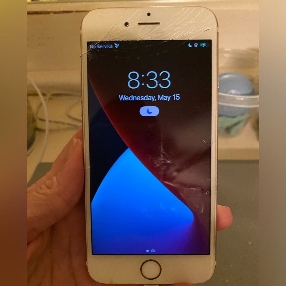 iPhone 6 rose gold, sprint sim, 64 gb, front screen is cracked